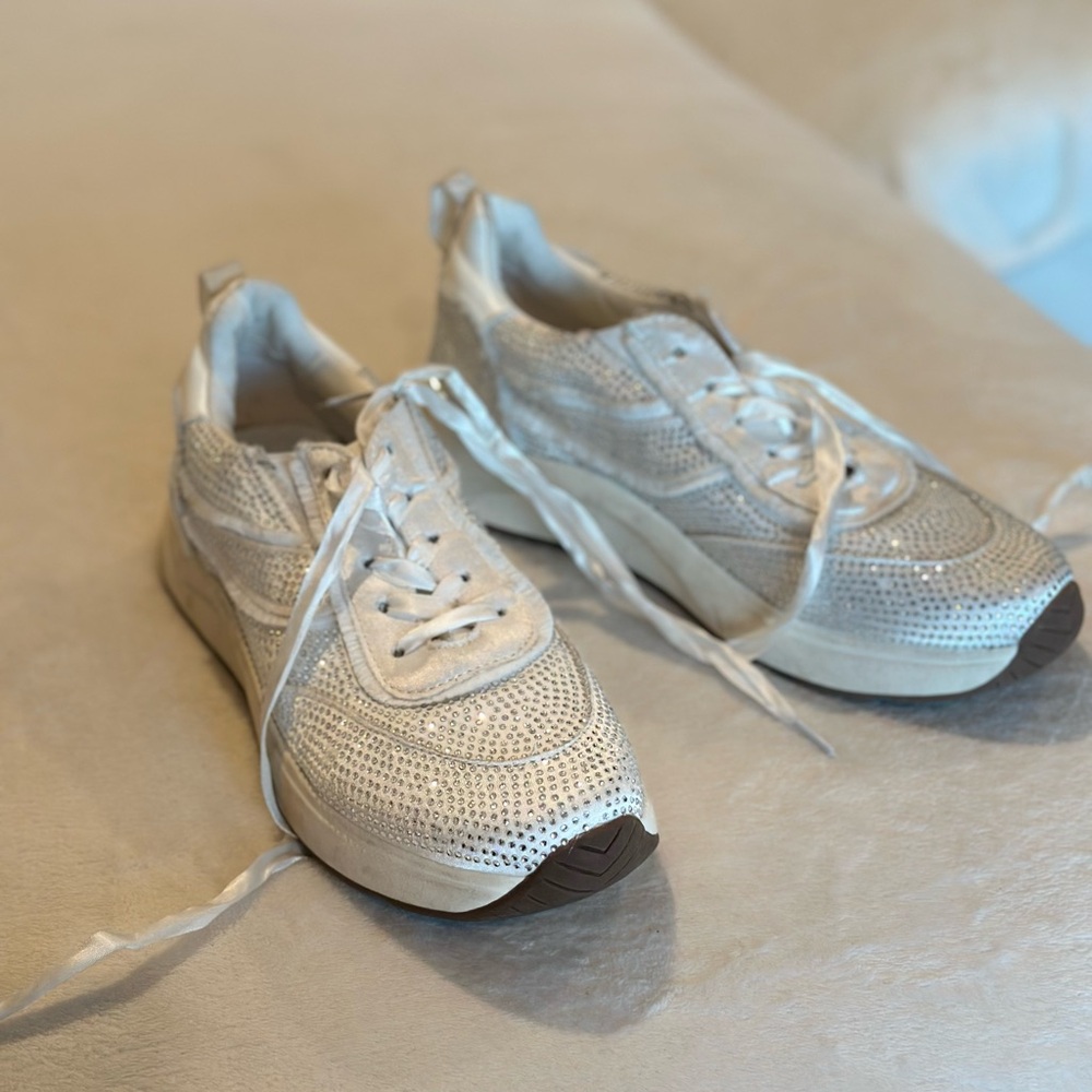 Kenneth Cole Reaction size 8.5 
Women's Claire Sneakers